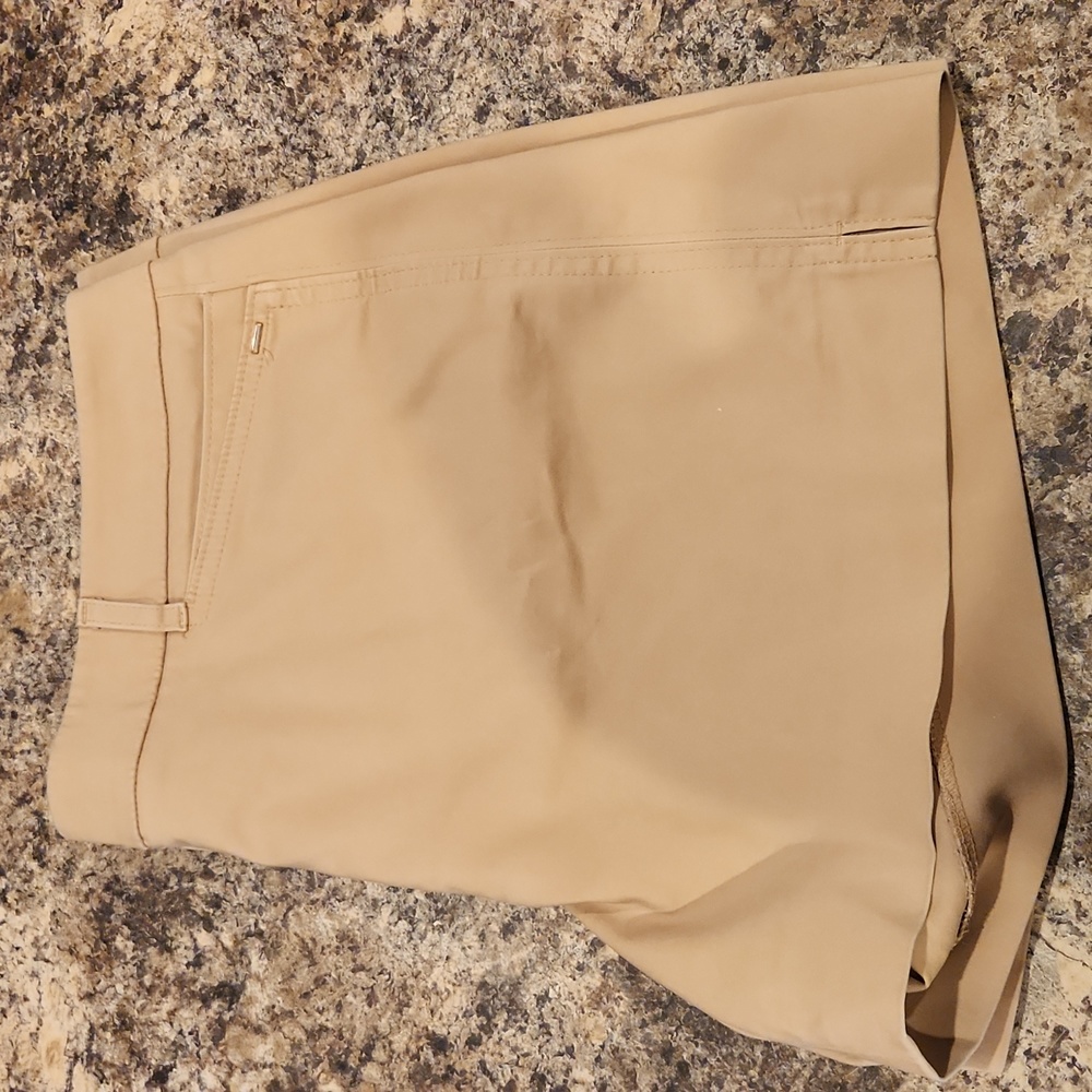 Whlite House Black Market Khaki shorts